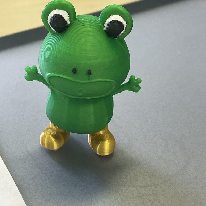 黄色い長靴まで再現したカエルのフィギュア